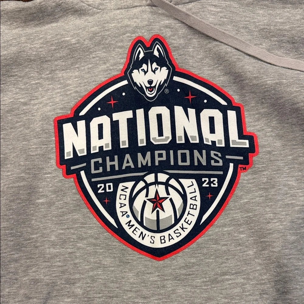 Fanatics Uconn medium hoodie Gray National Champions Hoodie